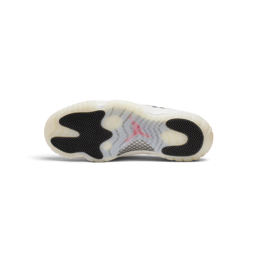 AIR JORDAN 11 RETRO LOW LIGHT BONE SNAKESKIN