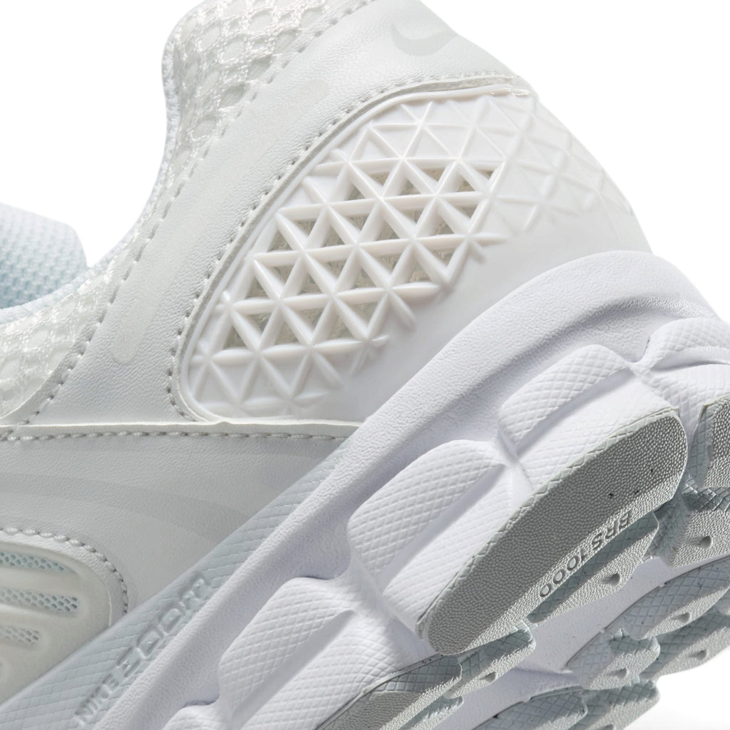 Nike Air Zoom Vomero 5 Chrome Toe