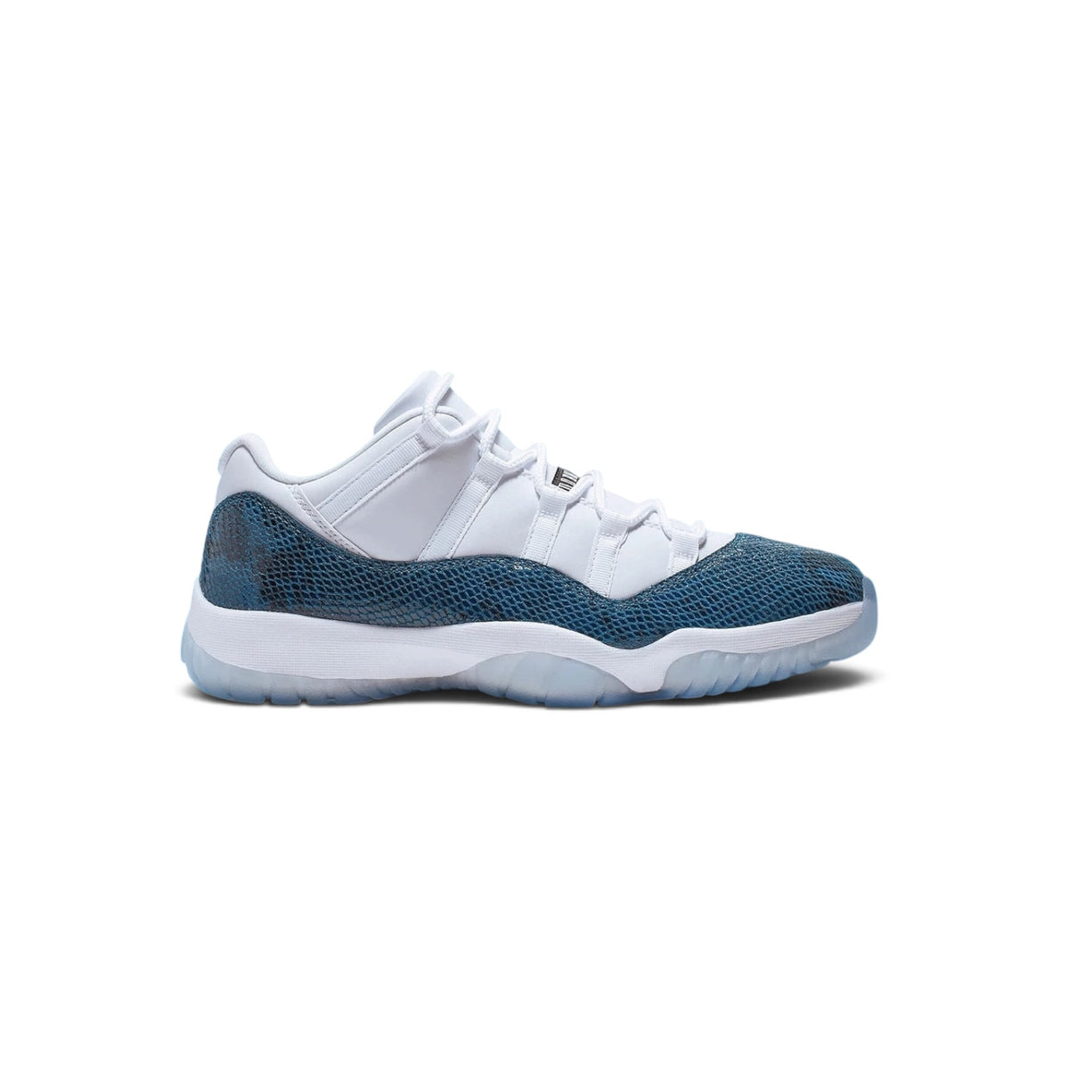 AIR JORDAN 11 LOW “NAVY SNAKESKIN”