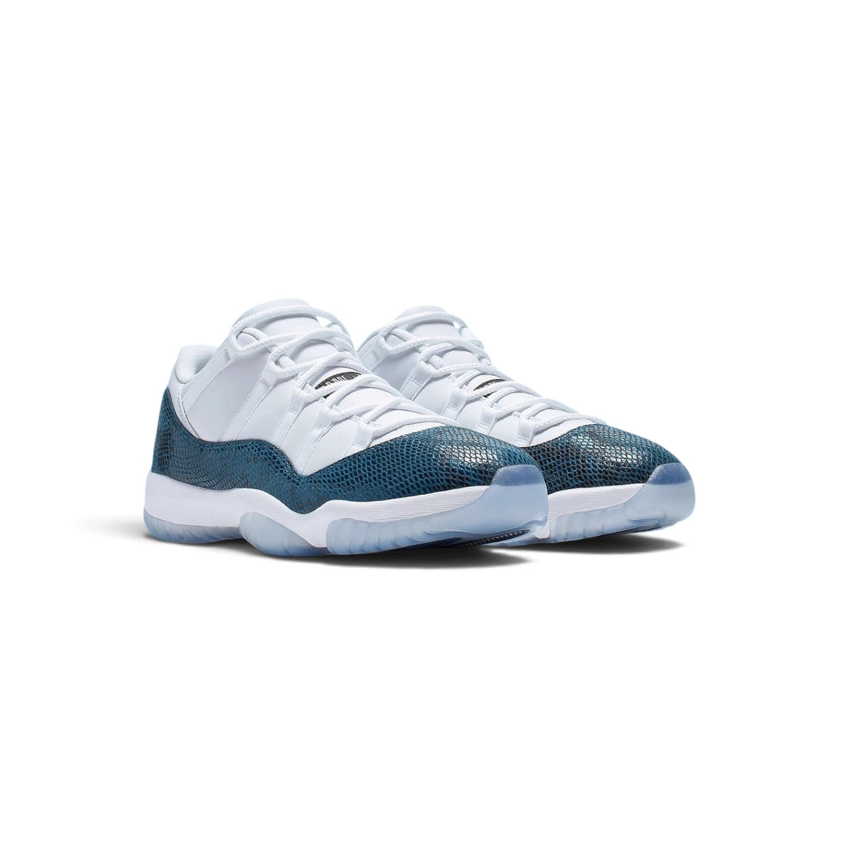 AIR JORDAN 11 LOW “NAVY SNAKESKIN”